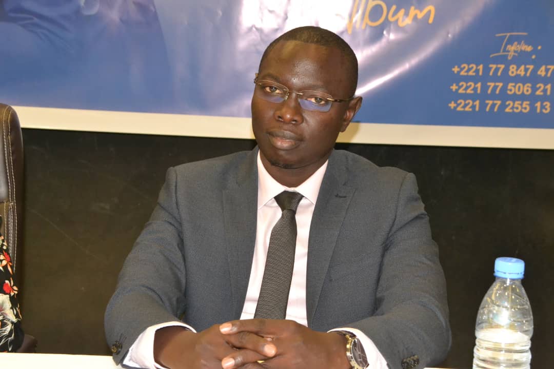 Demba Guisse face à la presse pour présenter son 15eme Etage qui vient de sortir.