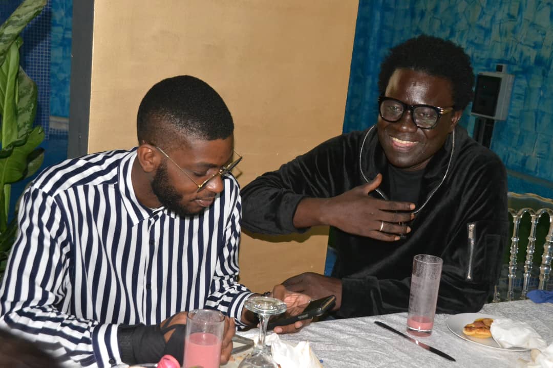 Diner royal avec les célébrités au complexe OMBÉLICO pour les préparatifs de la nuit MODE & MUSIK avec l'artiste ivoirienne Josey.