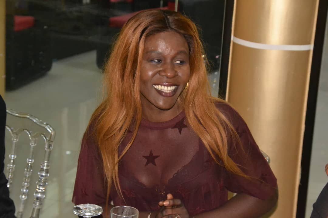 Diner royal avec les célébrités au complexe OMBÉLICO pour les préparatifs de la nuit MODE & MUSIK avec l'artiste ivoirienne Josey.