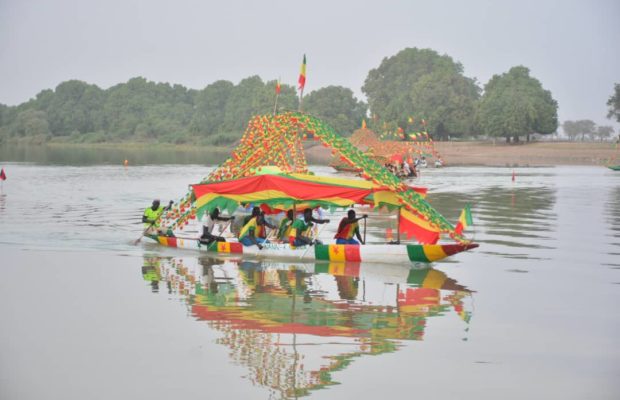 PODOR – BABA MAAL REDONNE DES COULEURS AU FLEUVE SÉNÉGAL