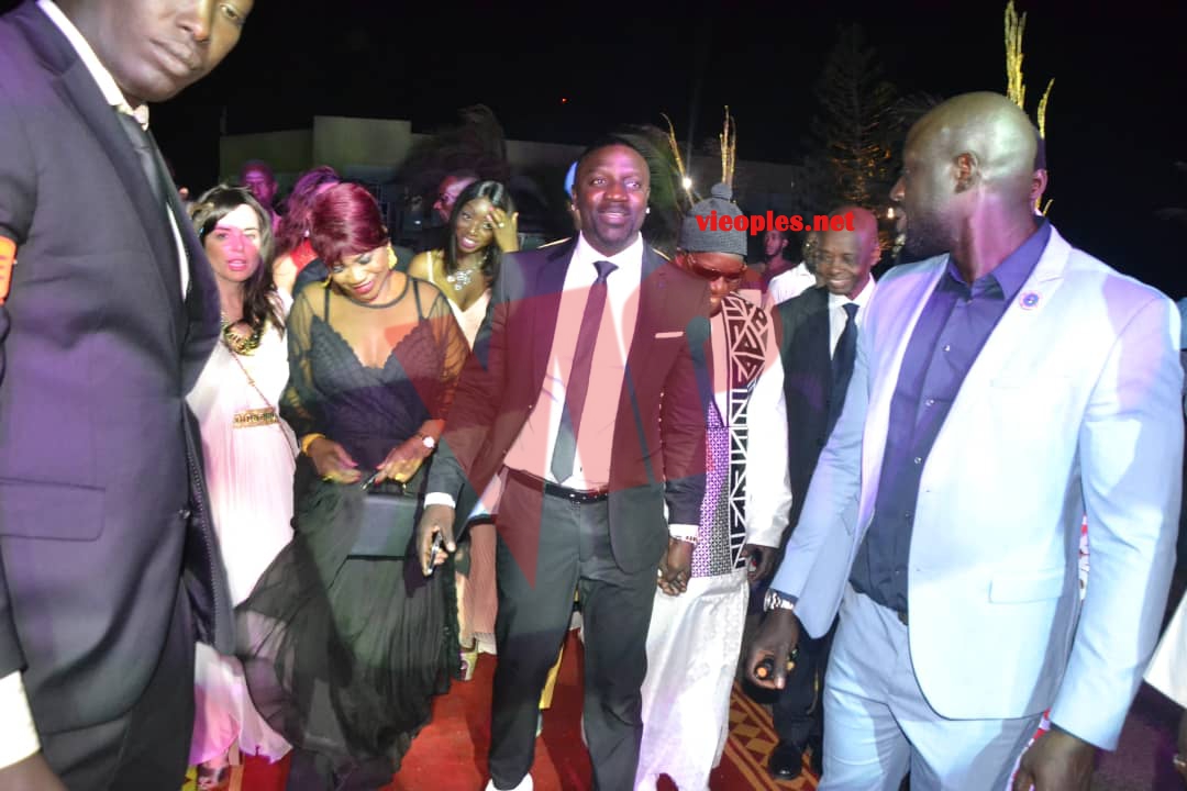 SARGAL MOR THIAM: Akon rend un vibrant hommage à son père au chapiteau du King Fahd; En images