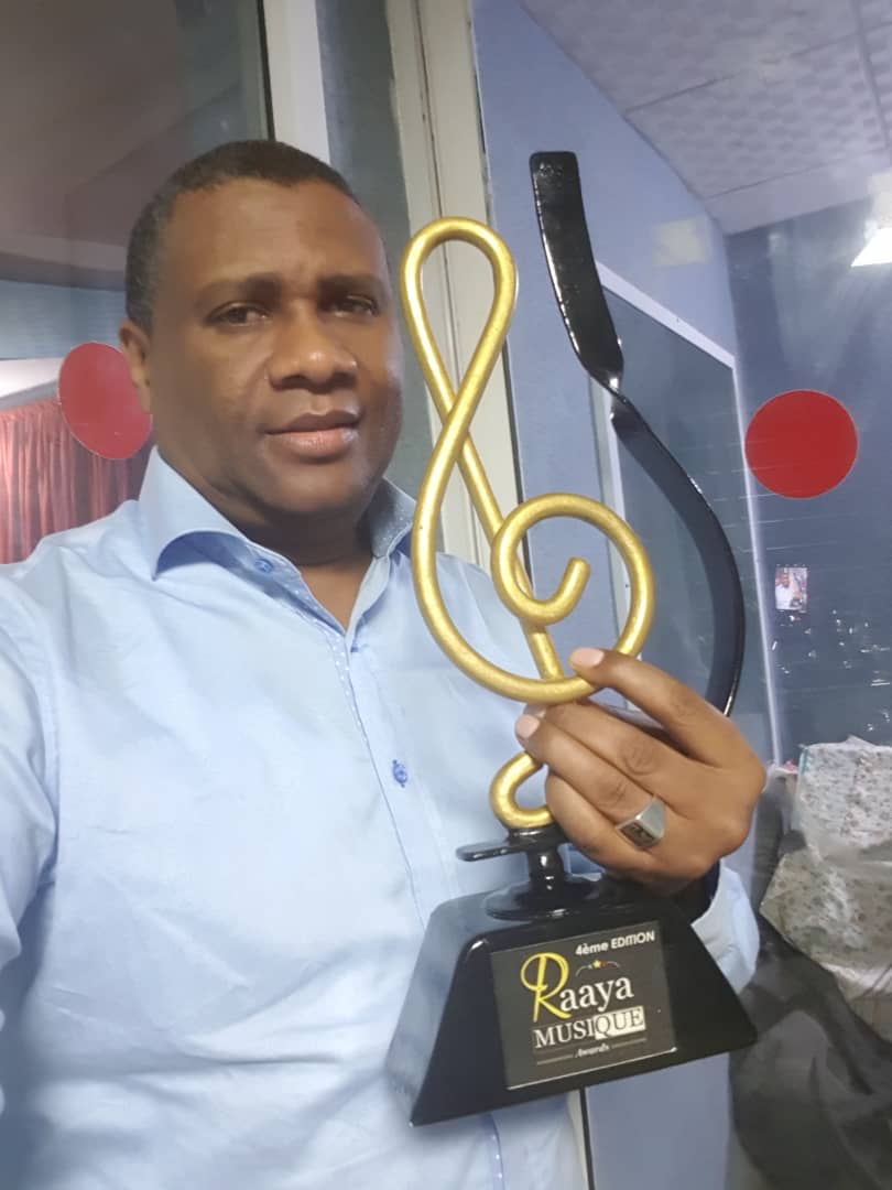 "RAAYA 2018": Papis Konaté le claviste reçoit une distinction.