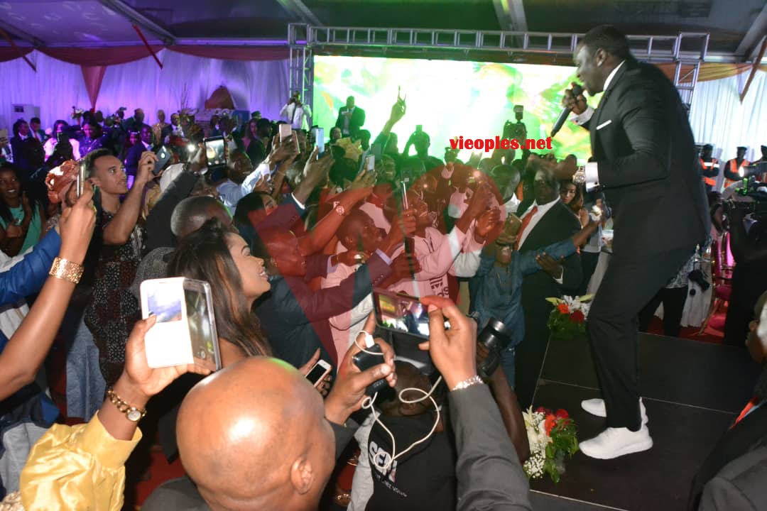 SARGAL MOR THIAM: Chaude ambiance de Akon pour rendre hommage à son père.