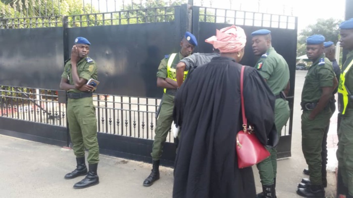 Procès Khalifa Sall : La Cour suprême sous haute surveillance policière (images)