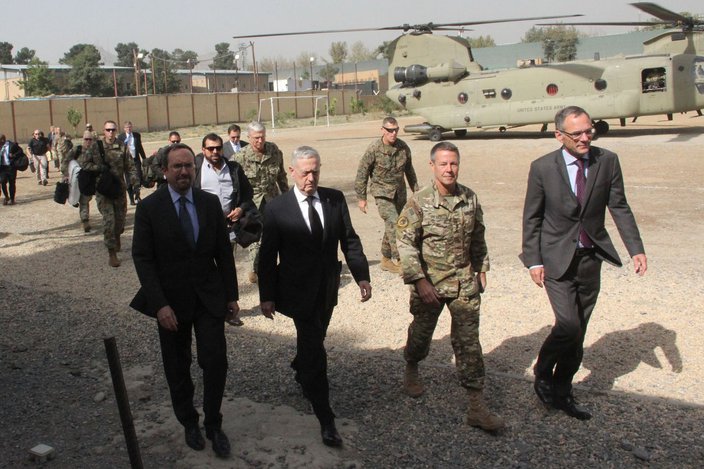 Démission de James Mattis: les généraux lâchent Trump