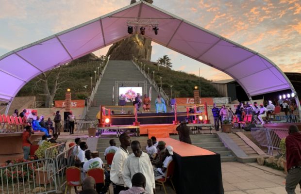 L’esplanade du monument de la Renaissance prêt pour accueillir Balla Gaye 2 et Modou Lô pour un 4e face-to-face