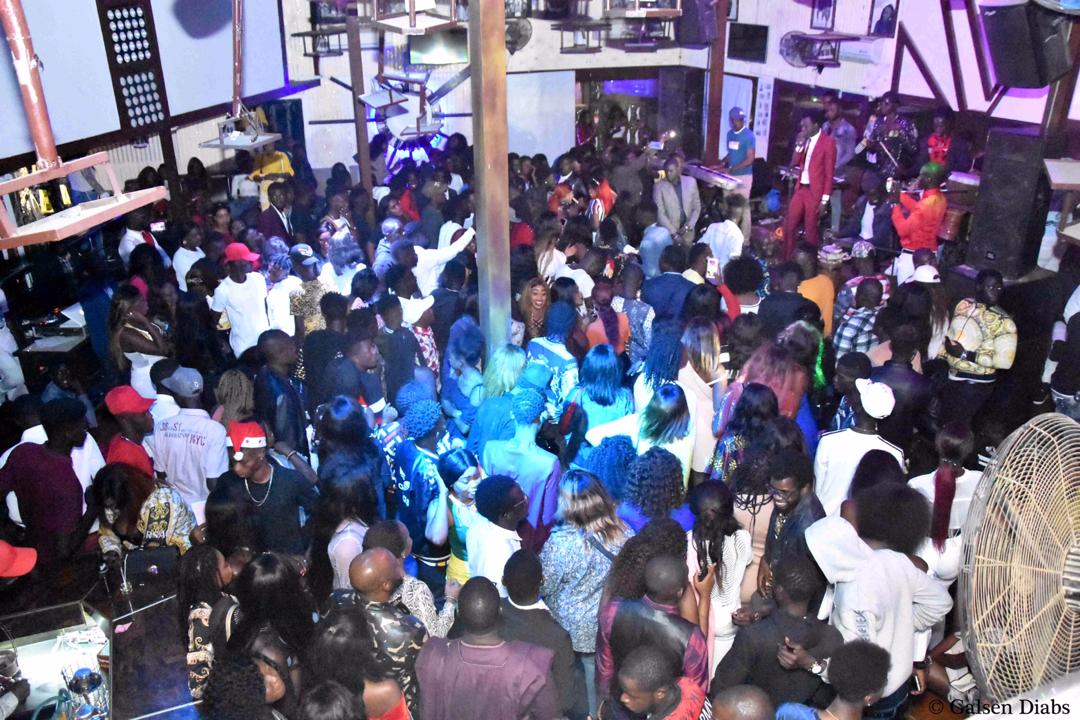 Soirée Noel: Tarba Mbaye met son sel au Five et crée l'embouteillage aux Almadies. En images.