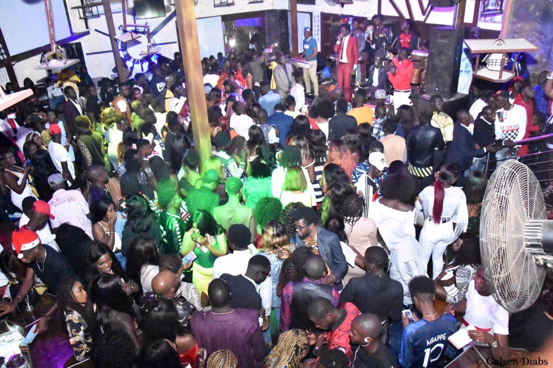 Soirée Noel: Tarba Mbaye met son sel au Five et crée l'embouteillage aux Almadies. En images.