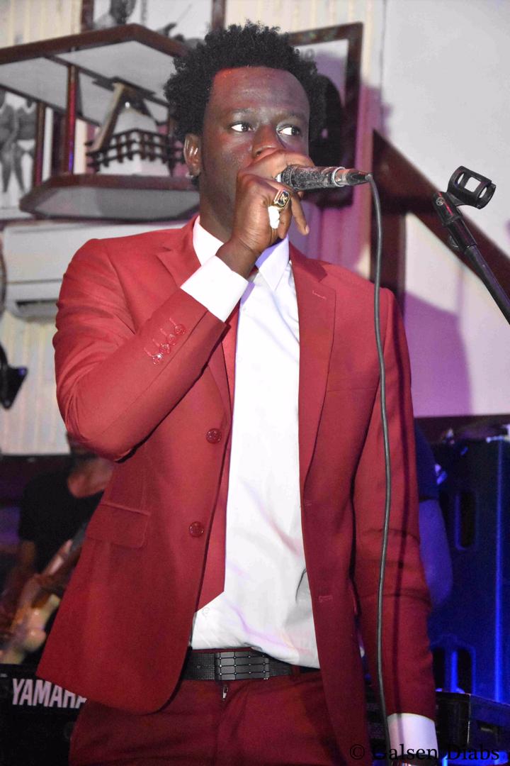 Soirée Noel: Tarba Mbaye met son sel au Five et crée l'embouteillage aux Almadies. En images.