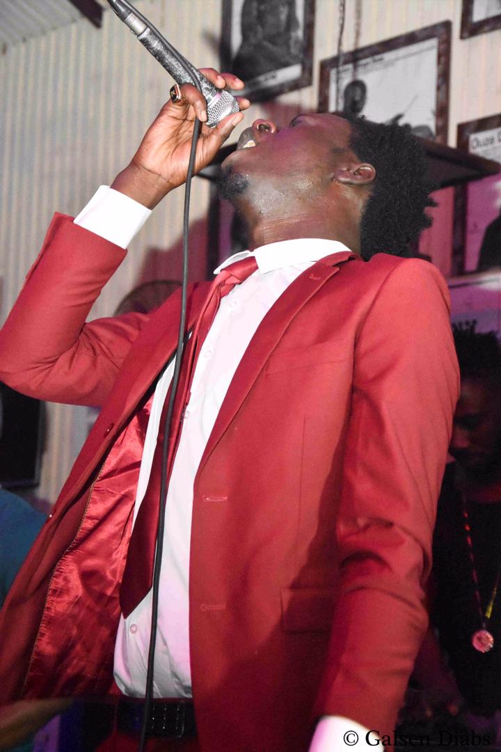 Soirée Noel: Tarba Mbaye met son sel au Five et crée l'embouteillage aux Almadies. En images.