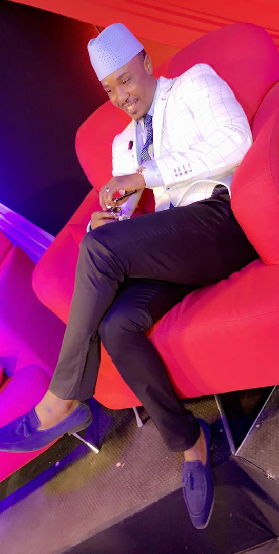 Plateau spéciale fin d'année sur la SEN TV, Cheikh Sarr affiche l'élégance.