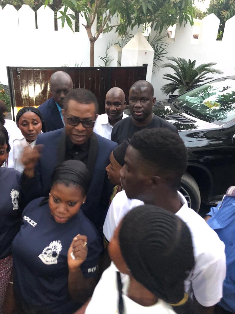 GAMBIE Serigne Abdourahmane Mbacké hote du roi Youssou Ndour;