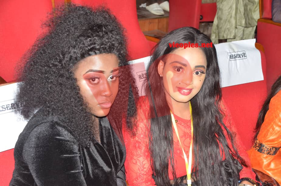 Après la signature avec la maison de disc SONY MUSIC / ROCK STAR ... du monde à seulement 1 mois de sa sortie.  #TERROUWAAR"