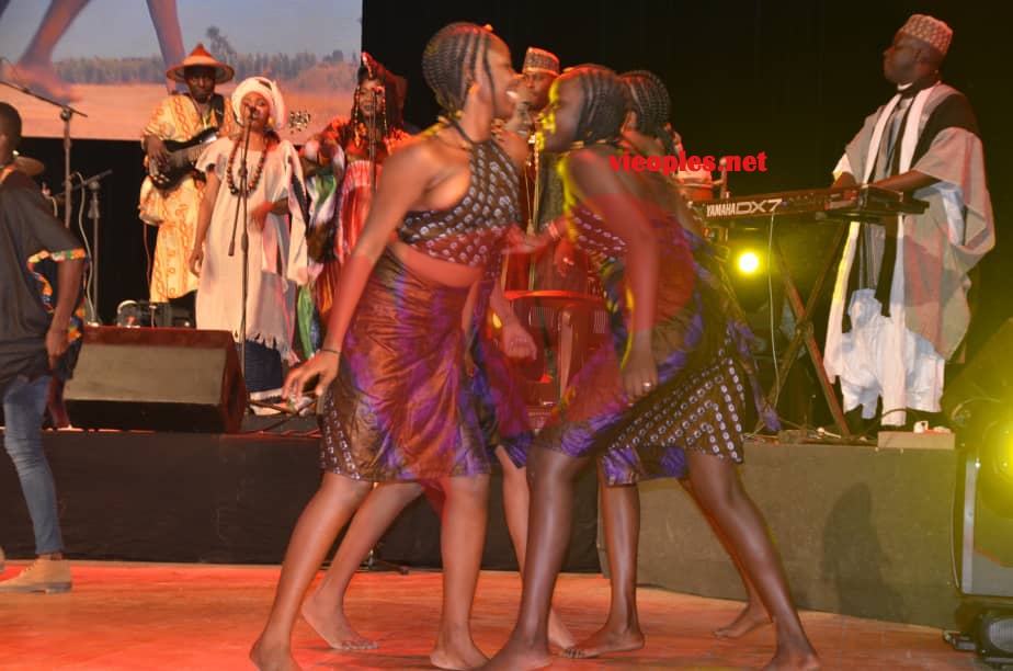 Les 166  IMAGES de la présentation de l'album "TERROU WARR",la Diva Coumba Gawlo remet le grand theatre à sa place: La culture Sénégalais au premiere rang