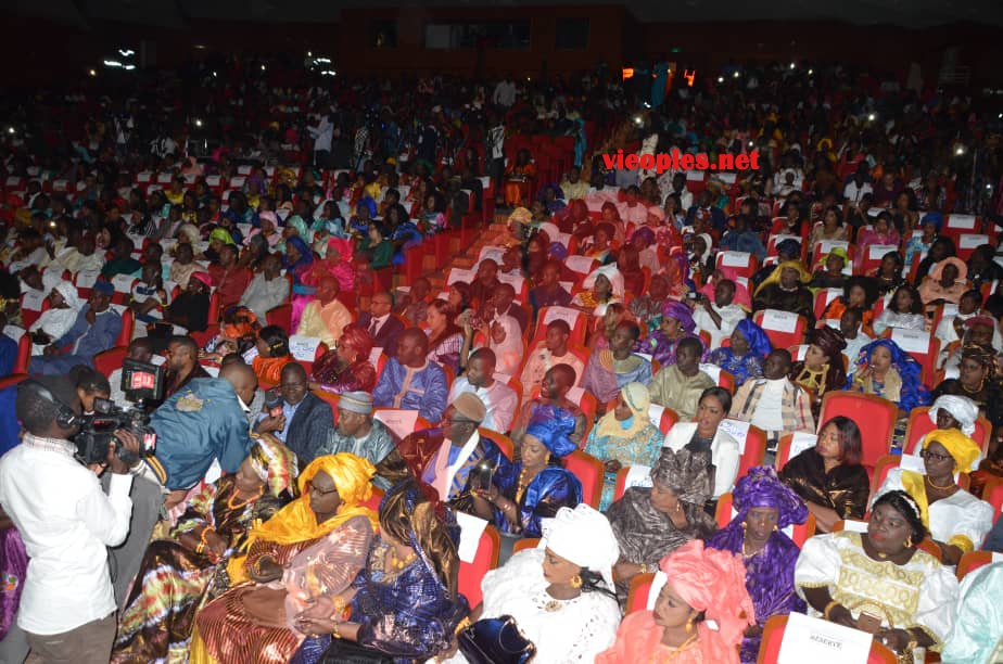 Les 166  IMAGES de la présentation de l'album "TERROU WARR",la Diva Coumba Gawlo remet le grand theatre à sa place: La culture Sénégalais au premiere rang