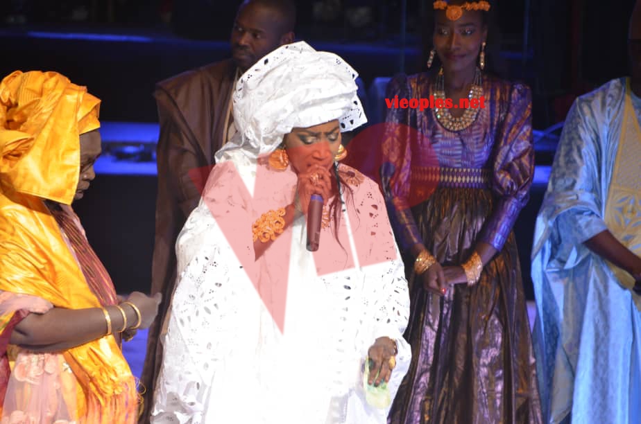 Les 166  IMAGES de la présentation de l'album "TERROU WARR",la Diva Coumba Gawlo remet le grand theatre à sa place: La culture Sénégalais au premiere rang