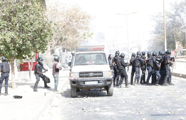 AFFRONTEMENTS ENTRE POLICIERS ET JEUNES DE L’OPPOSITION À L’UCAD
