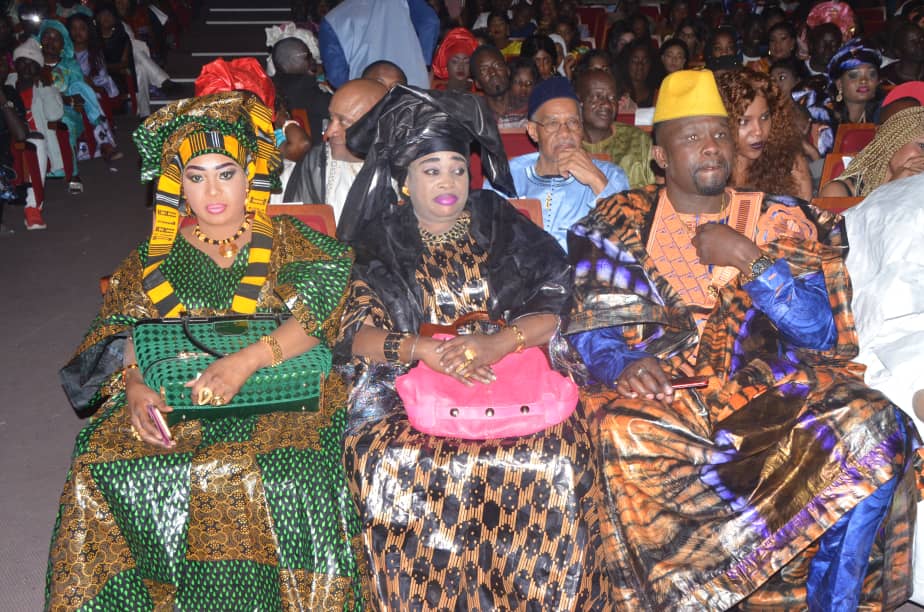 ANNIVERSAIRE: L'artiste Demba Guissé chauffe le theatre Daniel Sorano.