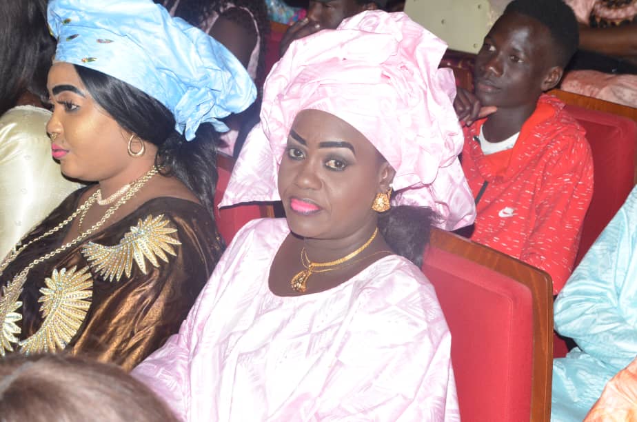 ANNIVERSAIRE: L'artiste Demba Guissé chauffe le theatre Daniel Sorano.