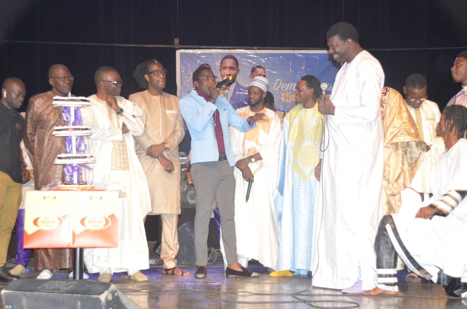ANNIVERSAIRE: L'artiste Demba Guissé chauffe le theatre Daniel Sorano.