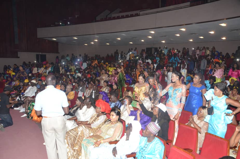 ANNIVERSAIRE: L'artiste Demba Guissé chauffe le theatre Daniel Sorano.