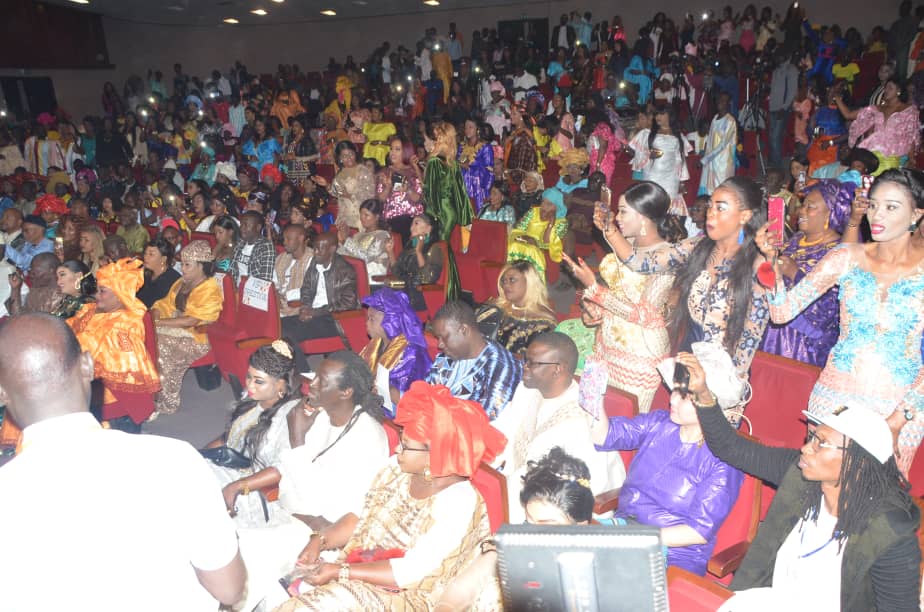 ANNIVERSAIRE: L'artiste Demba Guissé chauffe le theatre Daniel Sorano.