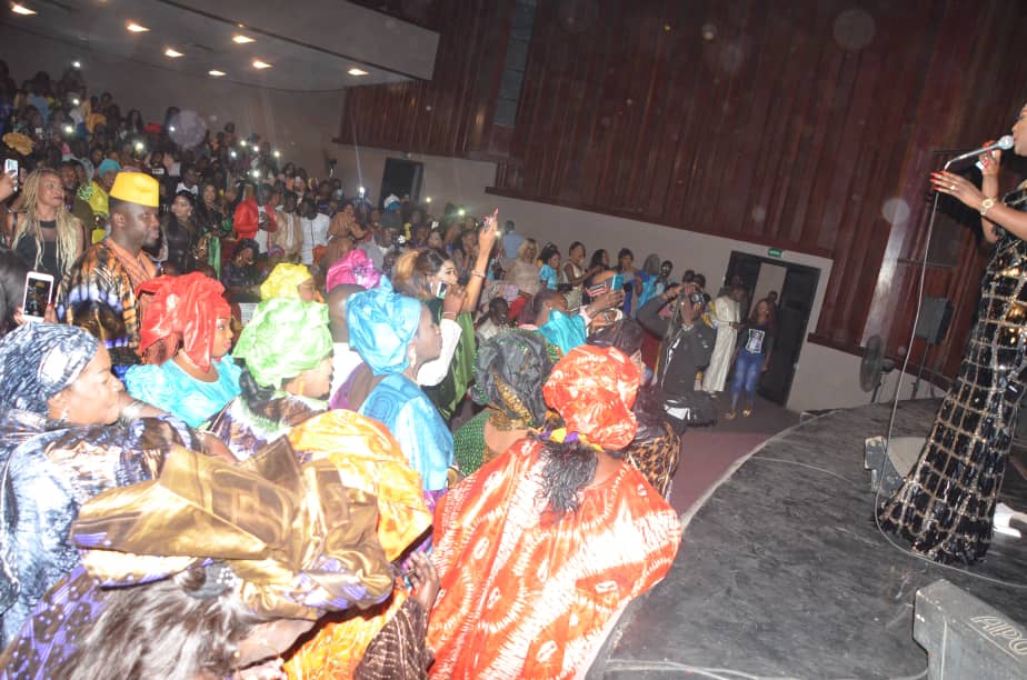 ANNIVERSAIRE: L'artiste Demba Guissé chauffe le theatre Daniel Sorano.