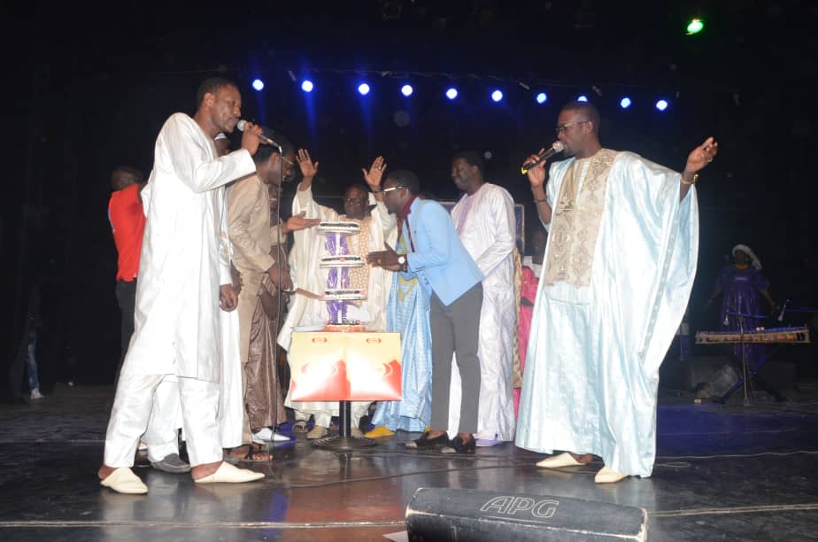 ANNIVERSAIRE: L'artiste Demba Guissé chauffe le theatre Daniel Sorano.