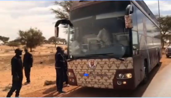 En pleine campagne électorale: Macky SALL change de voiture pour prendre le nouveau Bus