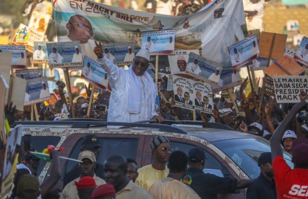 Accueilli en grande pompe par Ndoye Bane TFM, Macky Sall » il faut que les Bodio Bodio restent à leur place »