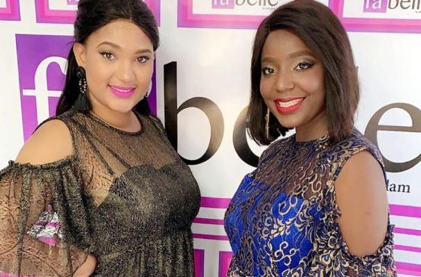 Maman « Un Café Avec » en shooting photo avec Eva «Pod et Marichou » Maman « Un Café Avec » en shooting photo avec Eva «Pod et Marichou »