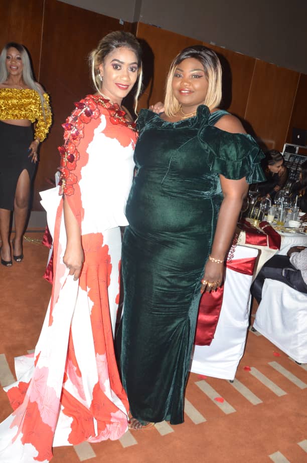 Pari réussit, Bébé Basse s'éclate sur la chanson de son mari au Radisson. Video