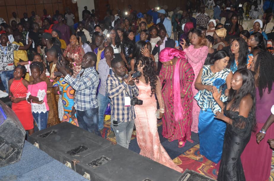 Les images des 72 H en Gambie avec Pape Diouf au Penc Mi Hall de Paradise avec la promotrice Binta Ndaw.