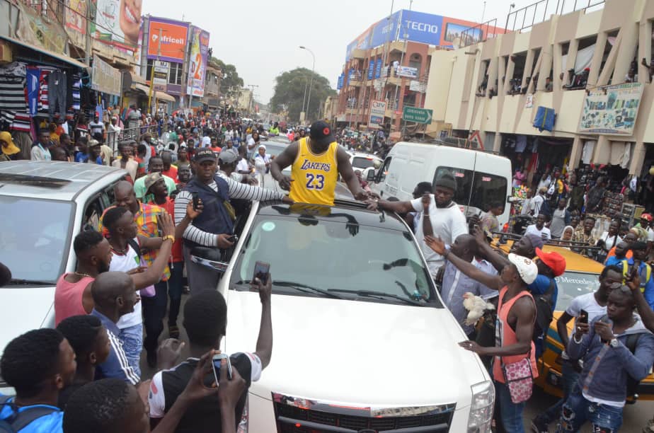 Balla Gaye 2 accueillit comme un roi en Gambie.