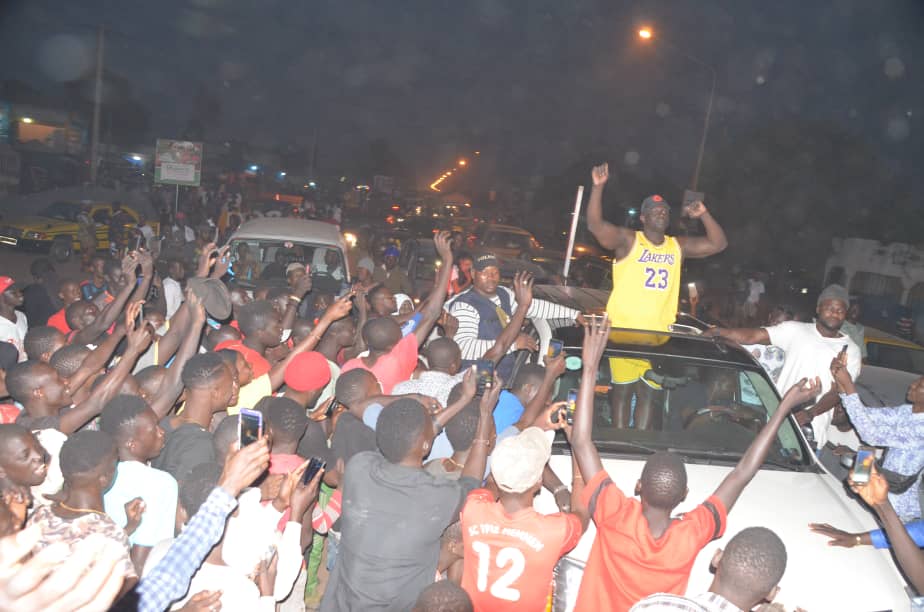 Balla Gaye 2 accueillit comme un roi en Gambie.