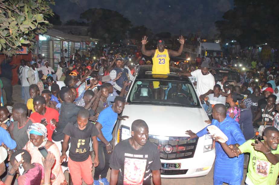 Balla Gaye 2 accueillit comme un roi en Gambie.