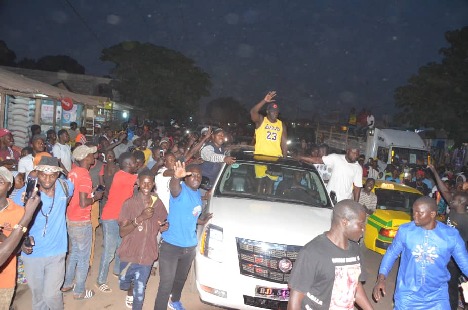 Balla Gaye 2 accueillit comme un roi en Gambie.