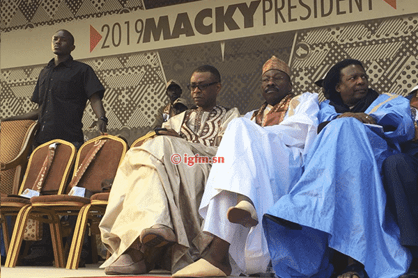 Arrivée de Youssou Ndour à la Promenade des Thiéssois