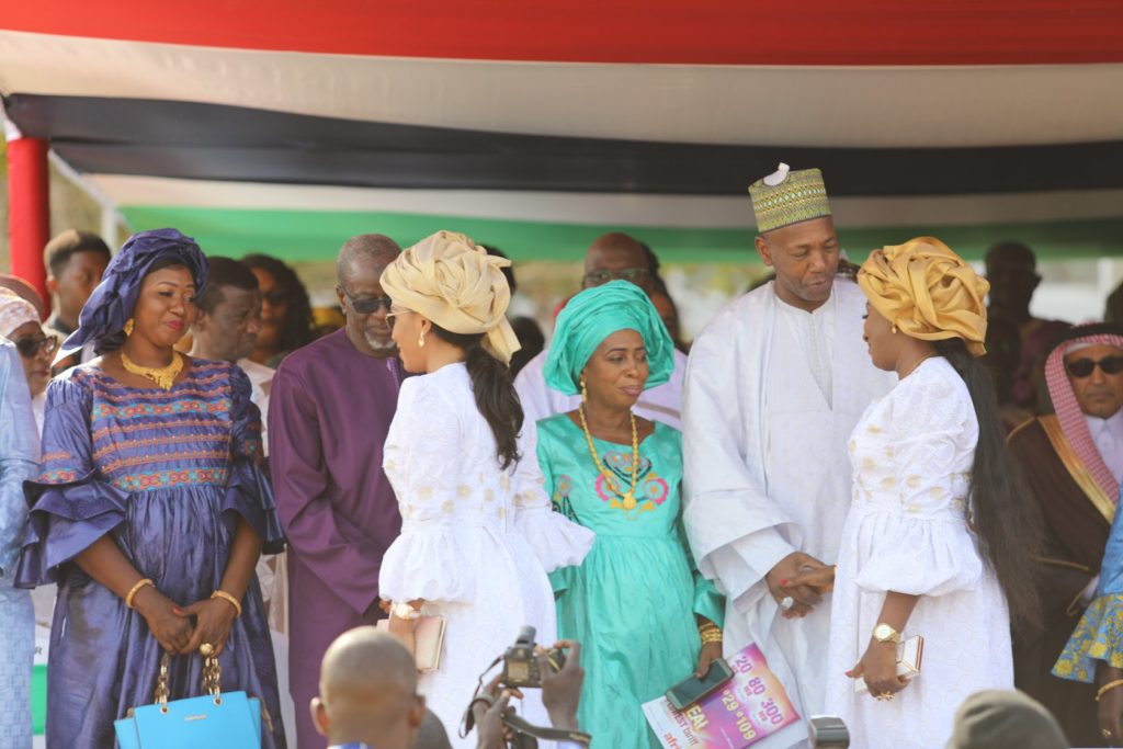 Fête de l’indépendance de la Gambie: Les 2 épouses de Adama Barrow toujours proche …Sagnsè à couper le souffle