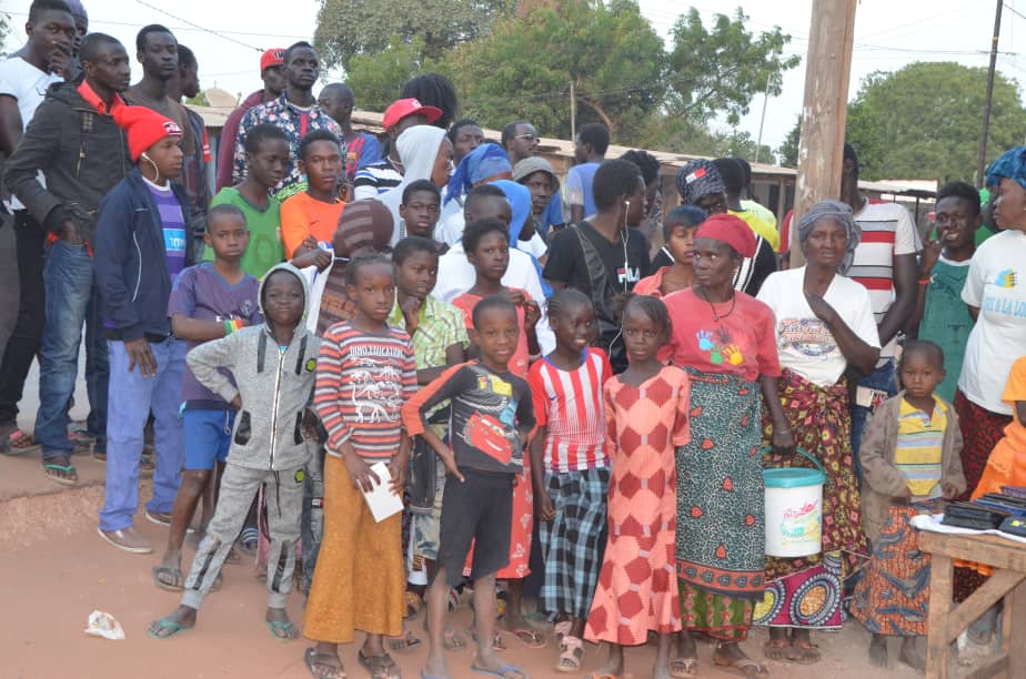 L' accueille de Queen Biz au 21 eme éditions du carnaval du Sud avec les jeunes de Kafountine.