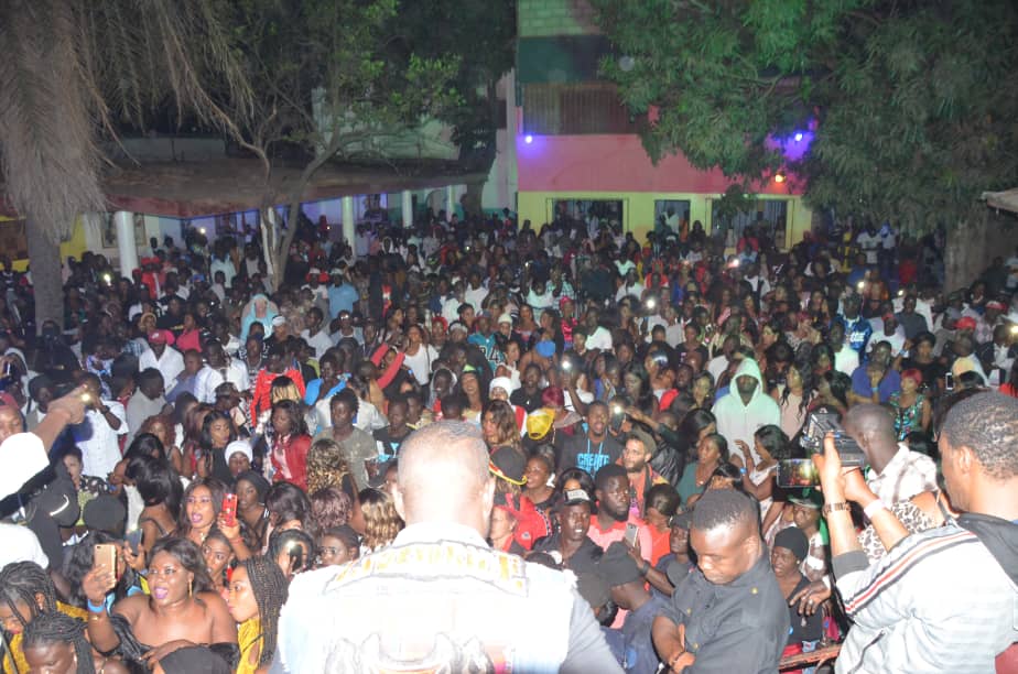 EN IMAGES: Birkama Pape Diouf remplit le Jokko Art pour fermer ses 72H en Gambie.