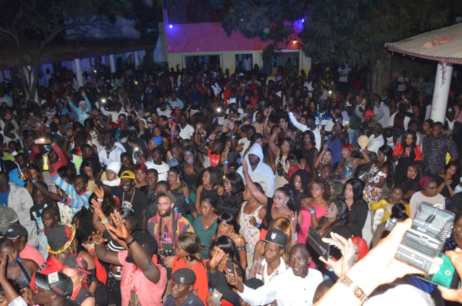 EN IMAGES: Birkama Pape Diouf remplit le Jokko Art pour fermer ses 72H en Gambie.