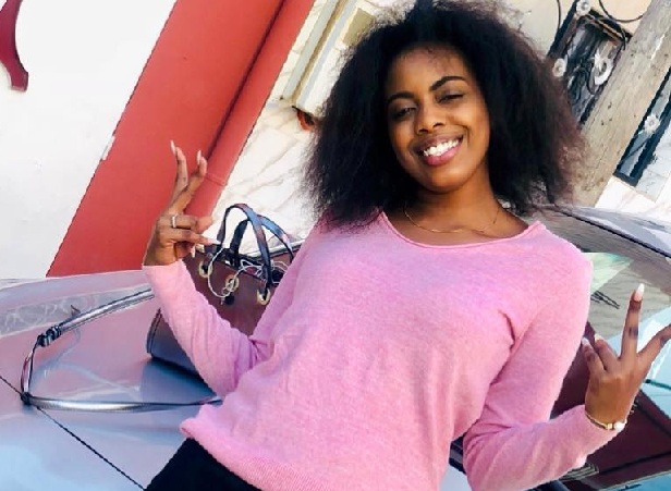 Salla Ex actrice de Pod et Marichou, étale sa classe, elle respire la forme