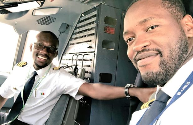 Papi Tall et Mike Oud deux jeunes pilotes de ligne de la compagnie Air Sénégal