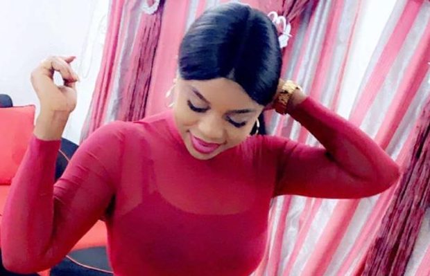 Adja Biteye, la belle présentatrice cède à la tendance, toute belle