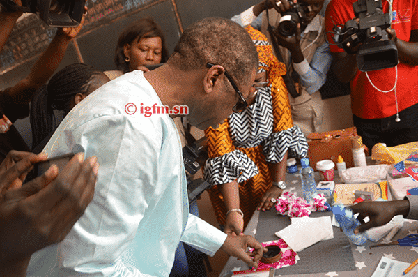Youssou Ndour gagne dans son bureau de vote