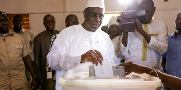 Sénégal : Avec 58,27% des voix dès le premier tour, Macky Sall réussit son "coup KO"