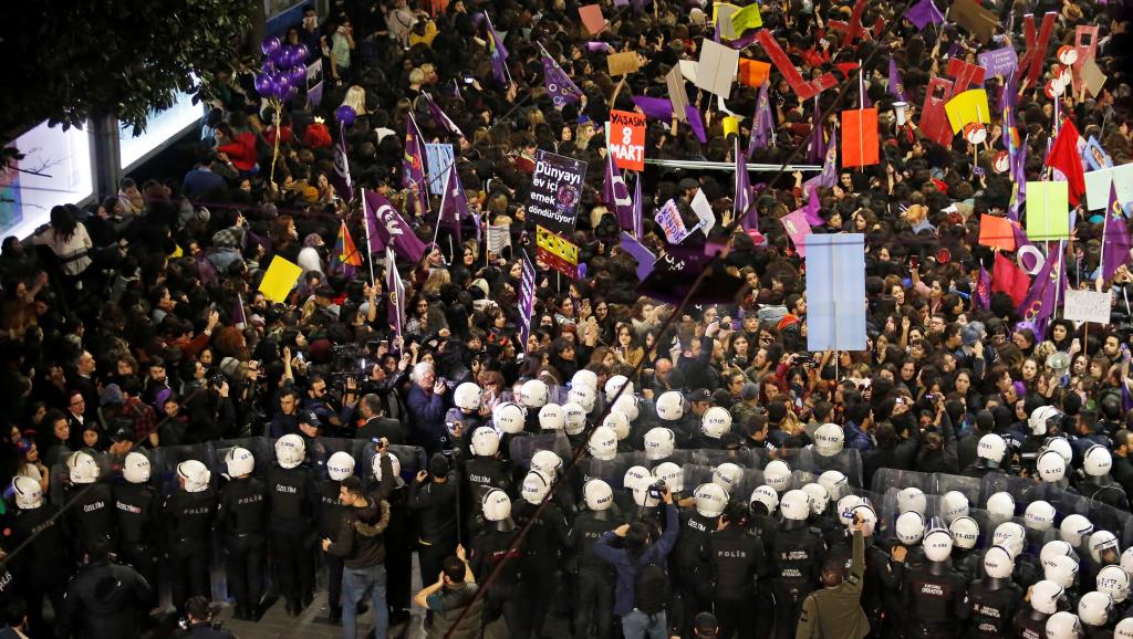 Turquie: violente répression d’une manifestation de femmes