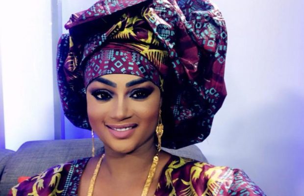 Adja Astou rayonnante et très chic, Sagnsé Sénégalaises lui va à merveille