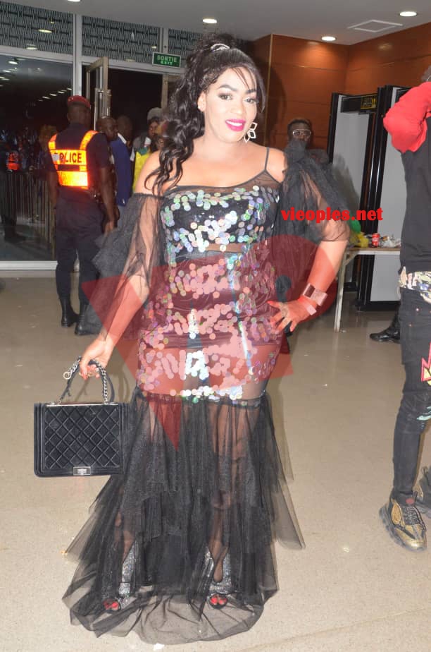 SARGAL DJIGUENE: Quand Oumou Sow étale sa classe dans cette tenue.